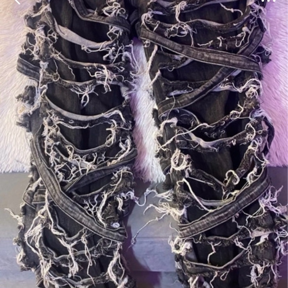 AKIRA Black Distressed Denim Jeans
